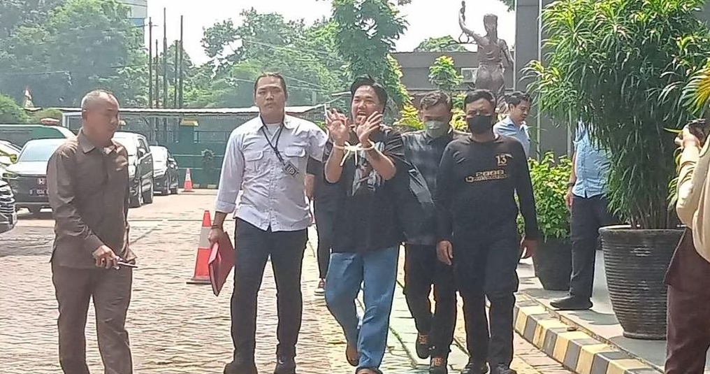 Pengalaman Unik Asisten Nikita Mirzani: Tangan Diikat Kabel Ties di Lokasi Acara
