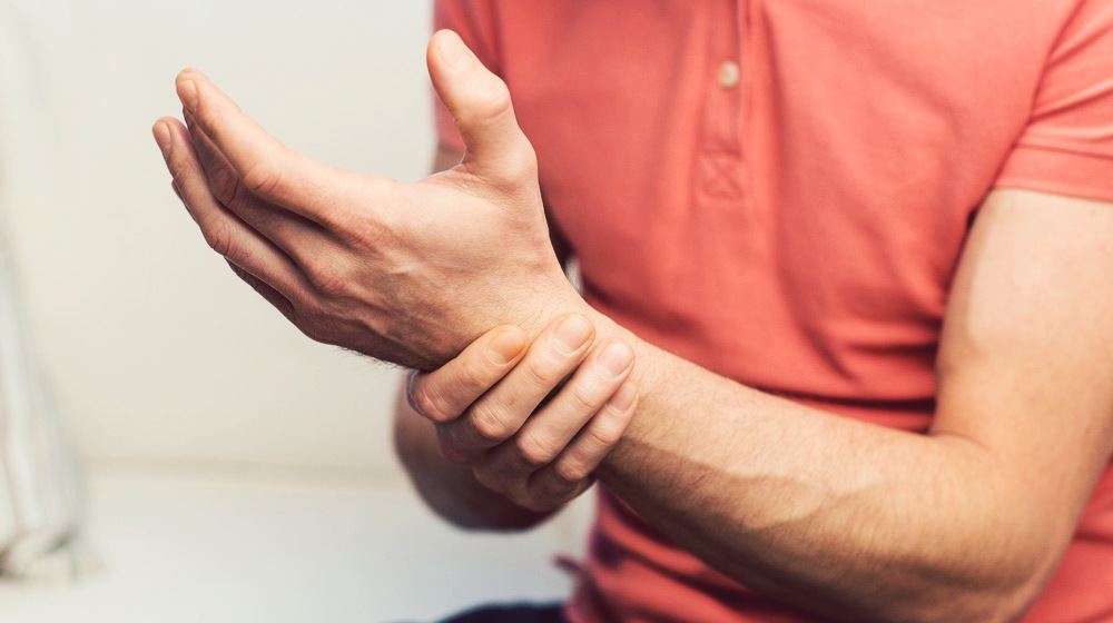 10 Cara Menghindari Cedera Tangan Saat Beraktivitas
